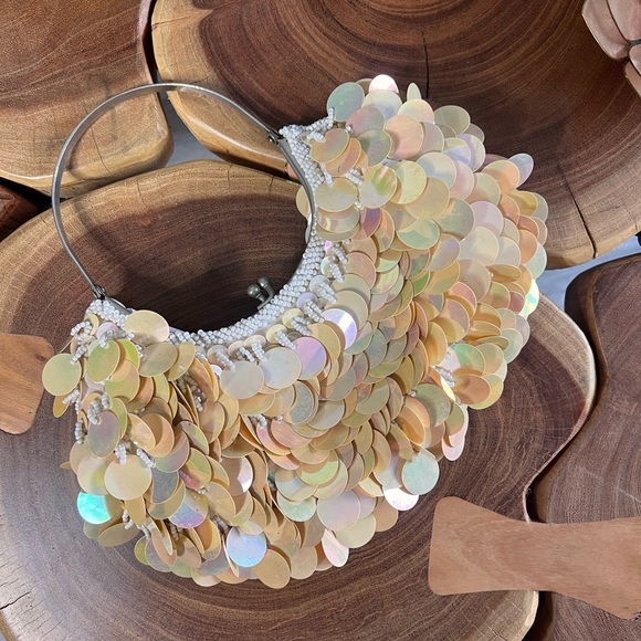 Vintage, iridescent sequin and pearl clutch. - Picture 3 of 11